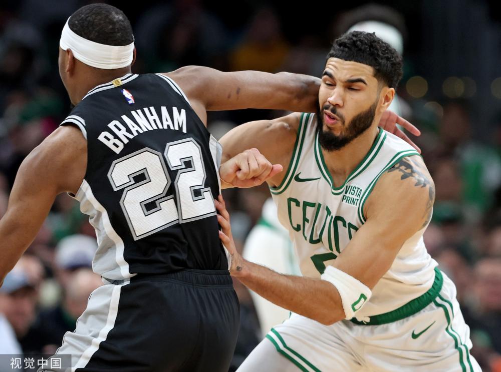 他利用自己 他利用自己