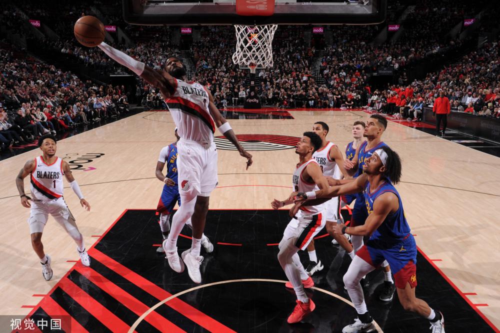 但他为我们 但他为我们