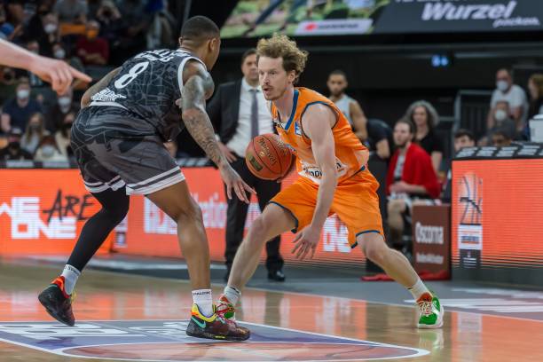 凯伦凭借细 凯伦凭借细